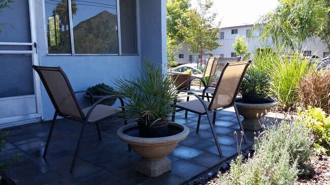 Foto del edificio - 1702 Morro St