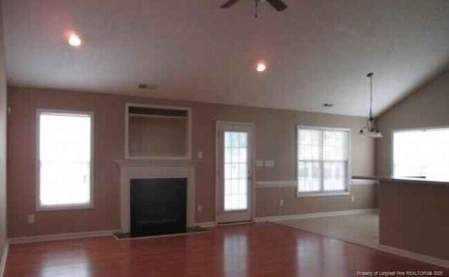 Foto del edificio - 208 Cross Creek Dr