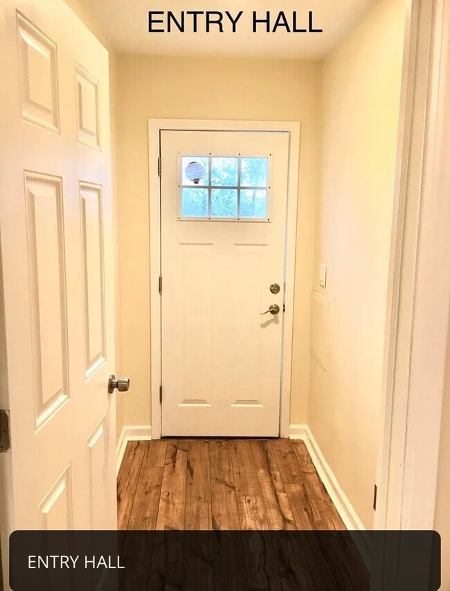 entrada - 2475 E Maple Rd