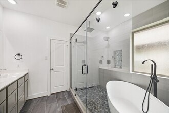 Building Photo - 1600 Portia Ln