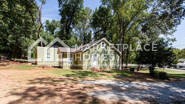 Building Photo - 3051 Springdale Rd