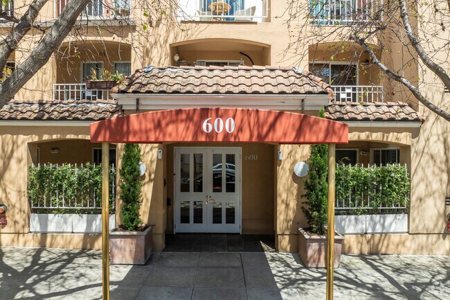 Entrada - 600-690 Chestnut St