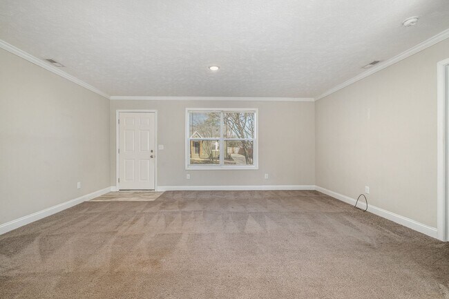 Foto del edificio - Available to Show