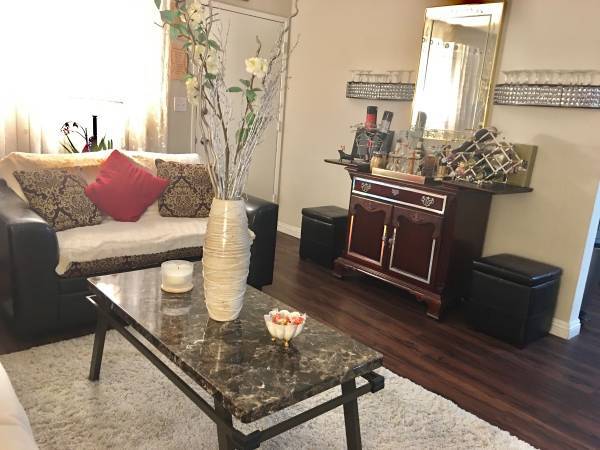 Living room entrance - 2533 W Winston Rd