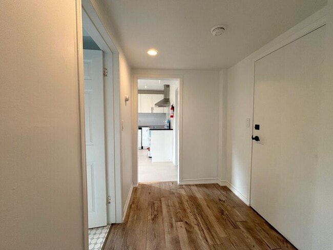 Building Photo - 32 Arthur Ave S