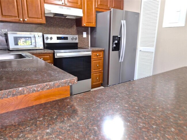 Foto del edificio - 8811 SW 132nd Pl