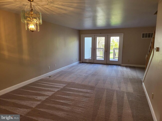 Building Photo - 6002 Bridgepointe Dr