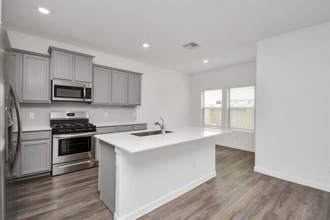 Foto del edificio - 15851 Kinlough Dr