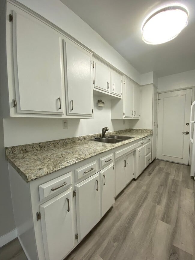 Interior Photo - 3431 Vinton Ave