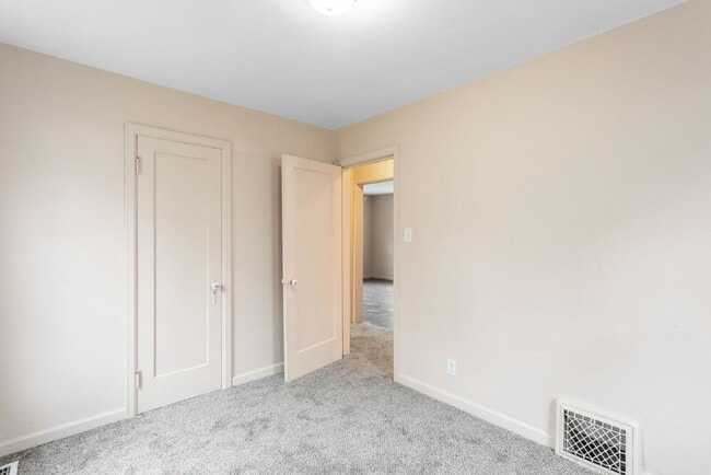 Building Photo - VOUCHERS ACCEPTED at this 3 bedroom, 1 bath renovated home.