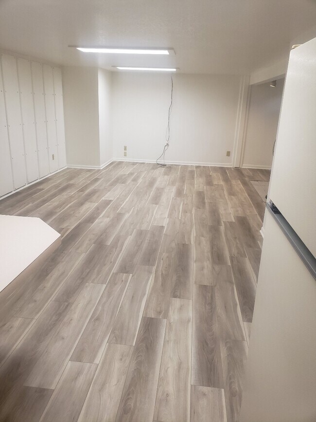 Family room - 500 S Western Ave