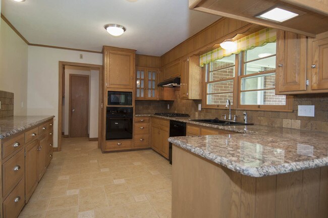 Foto del edificio - 6018 Gainsborough Rd