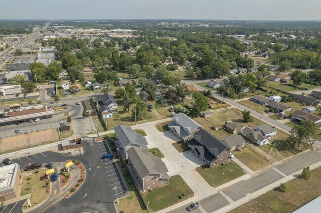 Foto del edificio - Brand New 2-Bed/3-Bath Townhouse in Joplin...
