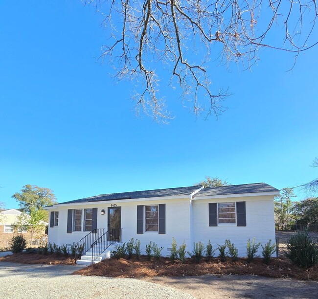 Building Photo - MYRTLE GROVE ROAD - Private Boat Ramp in n...