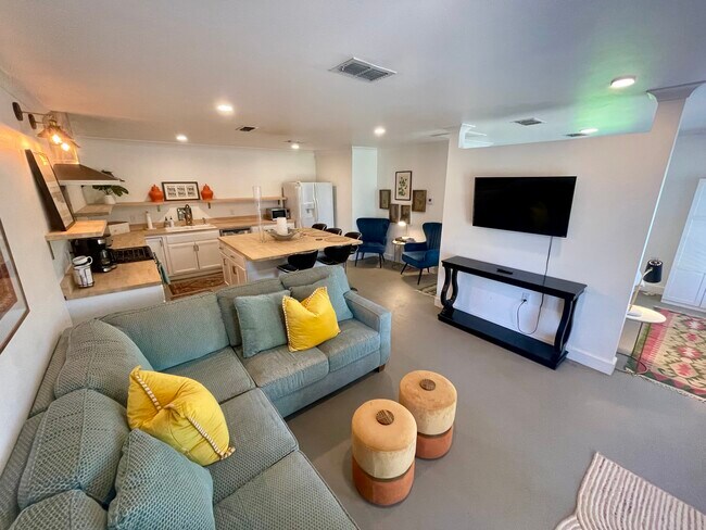 Foto del edificio - 2730 S Cameron Ave