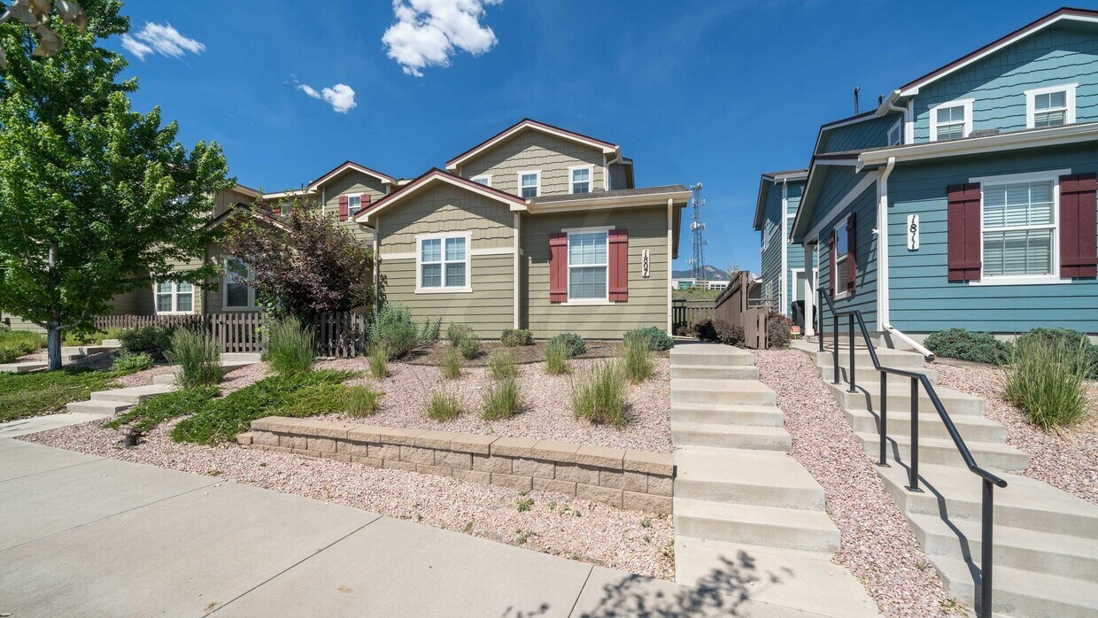 Primary Photo - Beautiful Townhome in Gold Hill Mesa