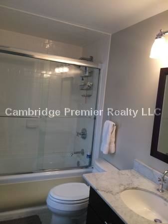 Building Photo - 325 Elm St