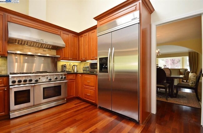Building Photo - 2051 Pebble Dr