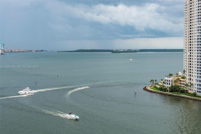 Foto del edificio - 335 S Biscayne Blvd