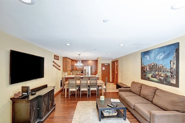 Foto del edificio - Fully Remodeled 1BD + Private Bunk Room | 2BA | Aspen Creek – $3,100/Month