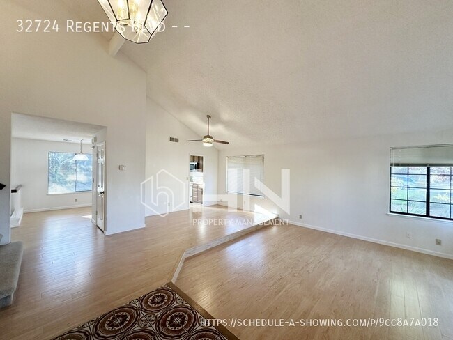 Foto del edificio - 32724 Regents Blvd