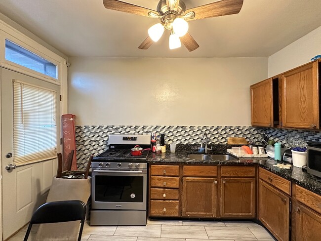 Foto del edificio - 5642 N Kimball Ave