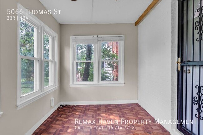 Building Photo - 5066 Thomas St, Maple Heights-  Stunning 3...