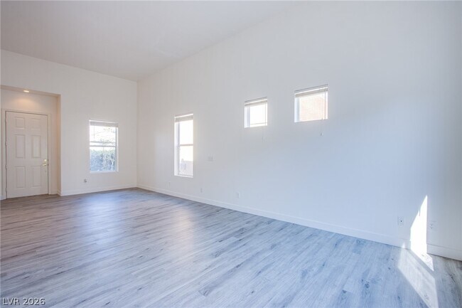 Foto del edificio - 10537 Redwood Ash Ave