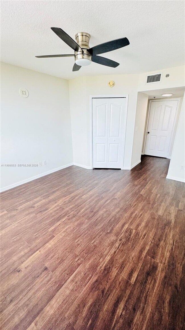 Foto del edificio - 2665 SW 37th Ave