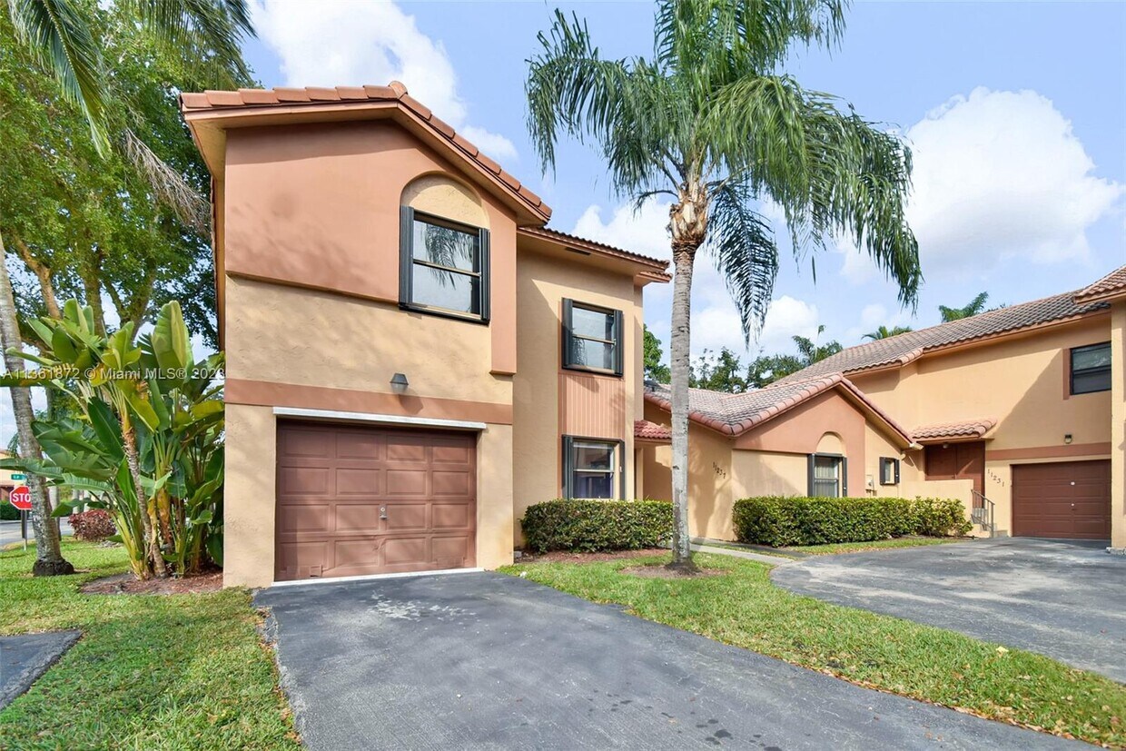 11243 SW 9th Ct, Pembroke Pines, FL 33025 Townhome Rentals in