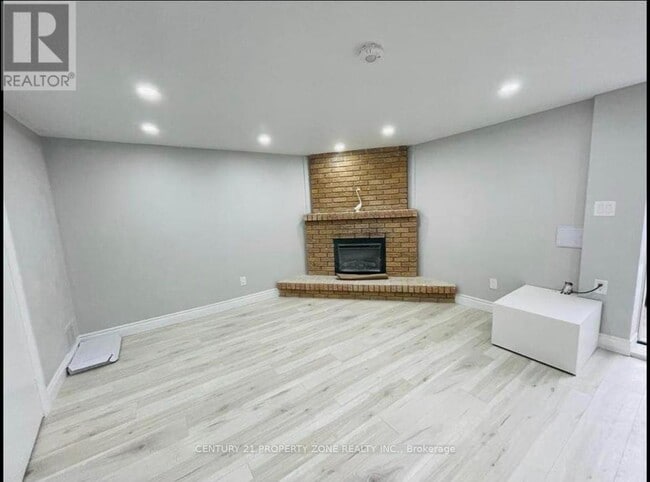 Building Photo - 36 Winterfold Dr