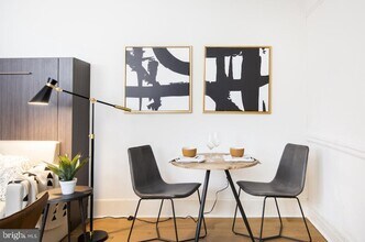 Building Photo - 1229 Chestnut St