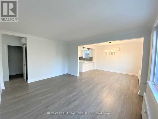 Building Photo - 5 Warwick Ave