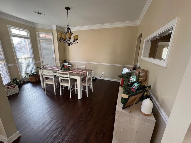 Foto del edificio - Room in House on Mountain Oaks Pkwy