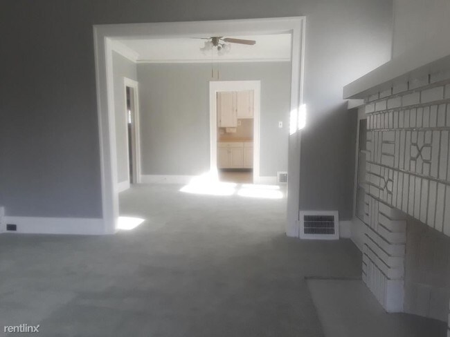 Building Photo - 2105 Elbur Ave