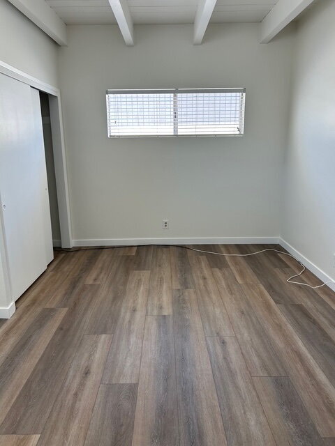 Building Photo - Renovated Upstairs 1-Bedroom with Private ...