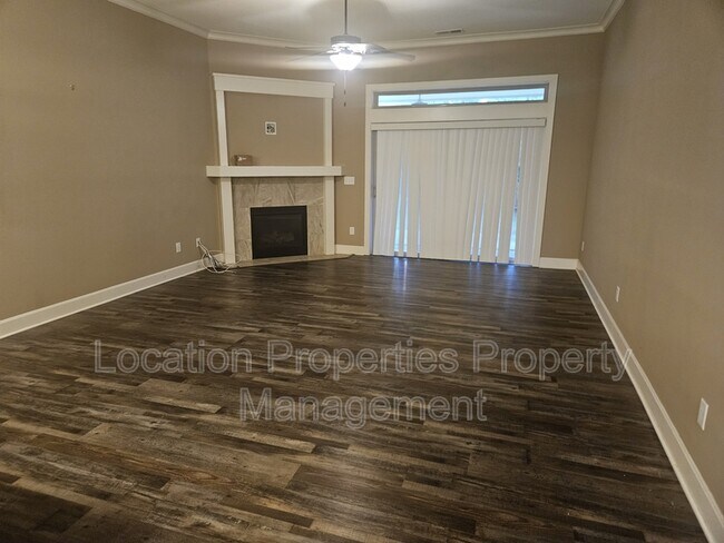 Foto del edificio - 5742 Chimney Rocks Cir