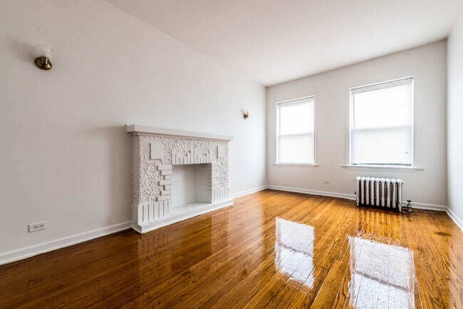 Foto del edificio - 7440 S Phillips