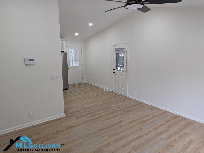 Building Photo - 5802 Lillie Dr