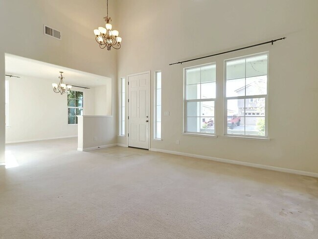 Building Photo - 5 Bedroom Single Family Home in Lincoln