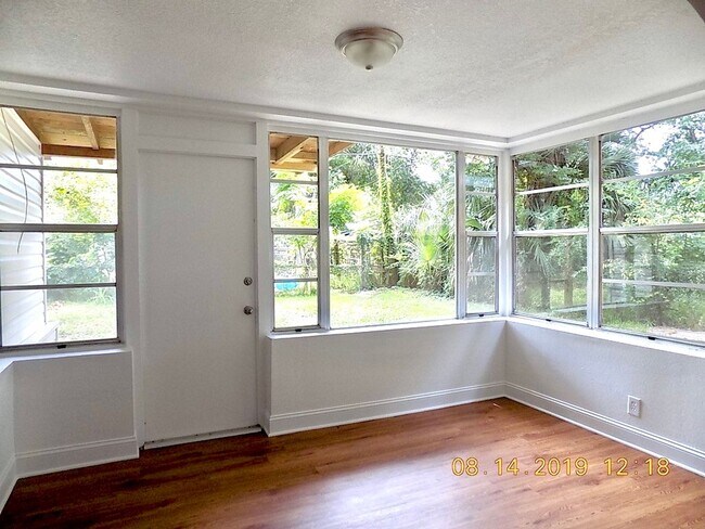 Foto del edificio - 2 bedroom, 1 bath in Daytona with bonus room