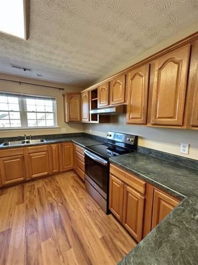 Building Photo - 3 Bedroom, 2 Bath home.