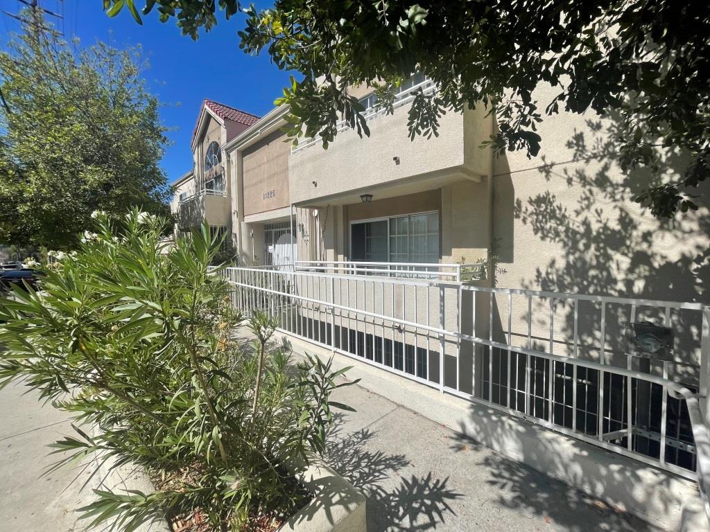 10225 Hillhaven Ave Unit 104, Tujunga, CA 91042 Apartments in Tujunga