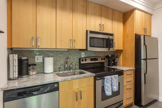 Foto del edificio - 1620 NE 8th St