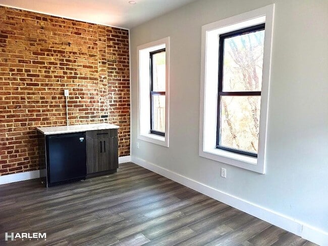 Building Photo - 239 Lenox Ave