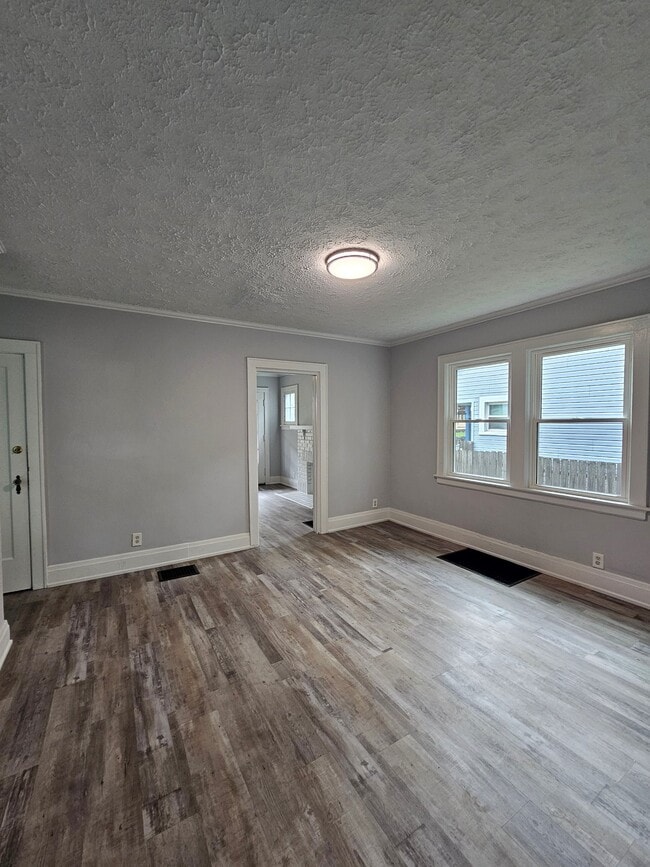 Building Photo - 1232 Laidlaw Ave