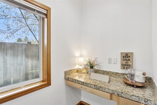 Foto del edificio - Contemporary Town home in Renton