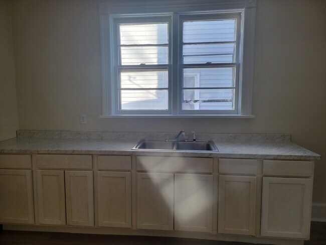 Foto del edificio - 617 E 13th St