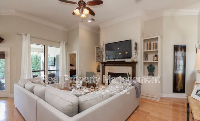 Building Photo - 9462 Country Lake Dr