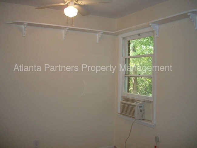Foto del edificio - 1002 Level Creek Rd